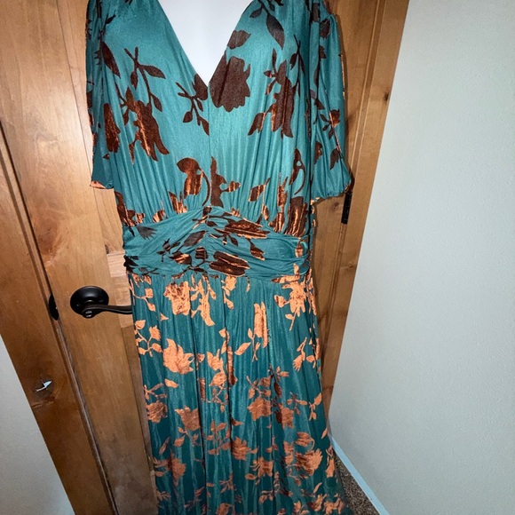 Baltic Born Leslie Velvet Maxi Dress in the Bronze + Jade color variant. - Picture 4 of 6